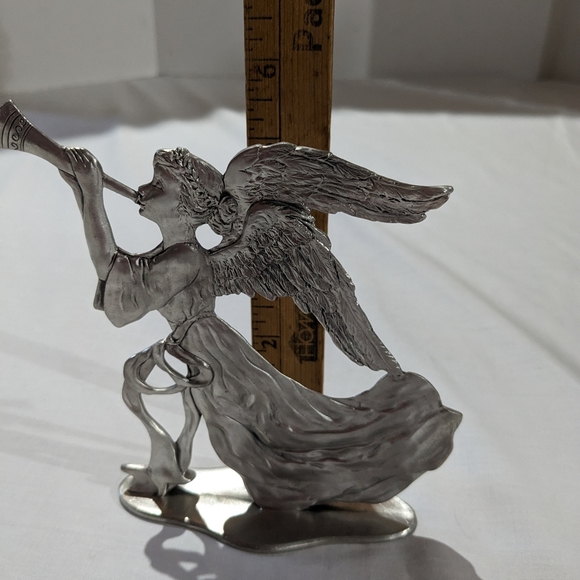 Angel with horn figurine pewter Seagull Canada 1991 Etain Zinn tabletop shelf - Picture 2 of 5